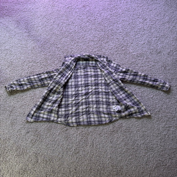 Skater Long-Sleeve Flannel Plaid Button-Up Shirt - White/Gray Size Medium Men’s - Picture 4 of 4